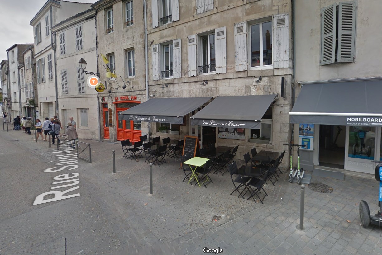 Ca paie pas de mine, mais c'est sympa. 47 rue Sardinerie.