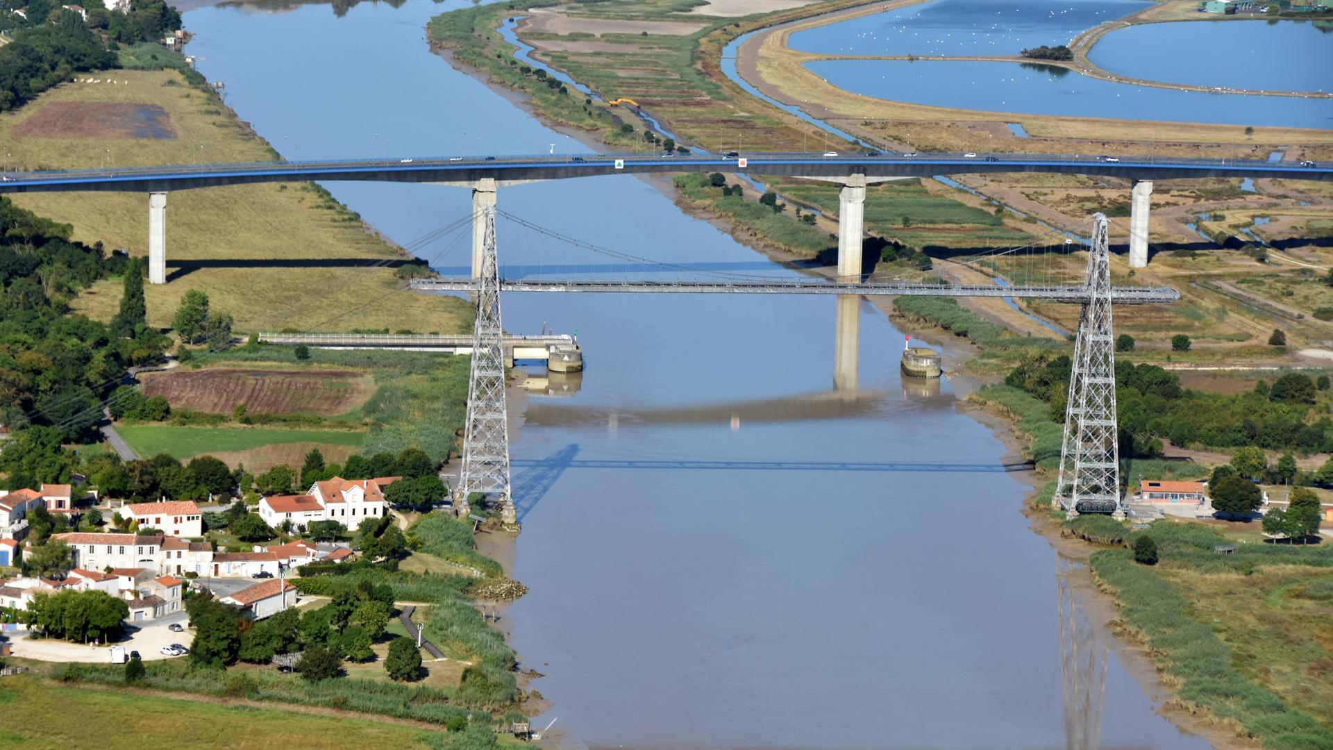 De bas en haut : le pont transbordeur, le quai du passeur et le viaduc (mysteriesofthecelts.blogspot.com).